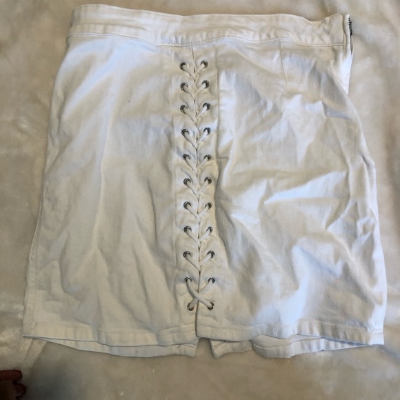 High waisted white skirt size large - Picture 4 of 5